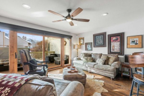 New Listing Modern Pet Friendly Retreat with Hot Tub Fireplace